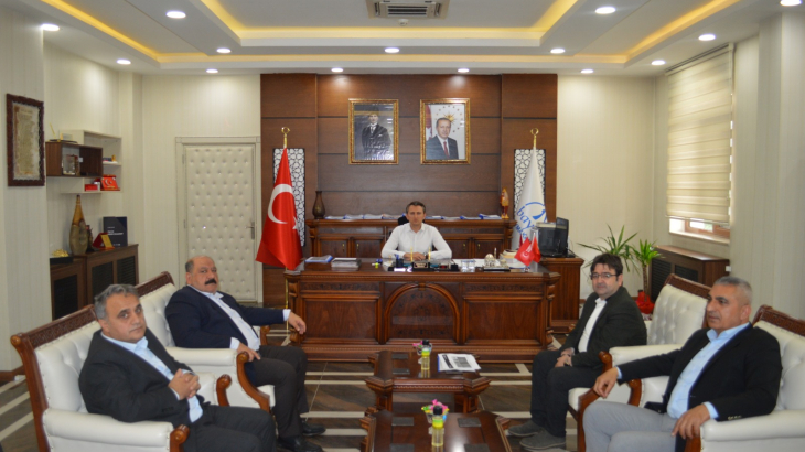 Baykan Yerel Eylem Gurubu Derneği Yönetimi ile Beraber Belediye Başkanı, Ziraat Odası Başkanı, Esnaf Sanatkarlar Başkanı Katılımıyla YKS Hazırlık ile ilgili Kaymakamımız Fatih ÖZCAN Makamında Değerlendirme Yapıldı